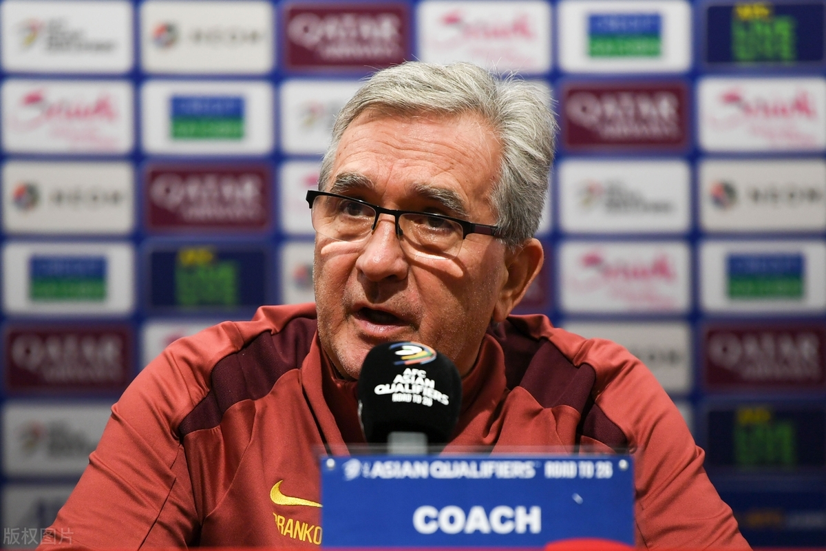 九游游戏中心-西汉姆迎荷甲关键赛，转会期远射贴柱，气氛紧张，资深球员宣示担当的简单介绍