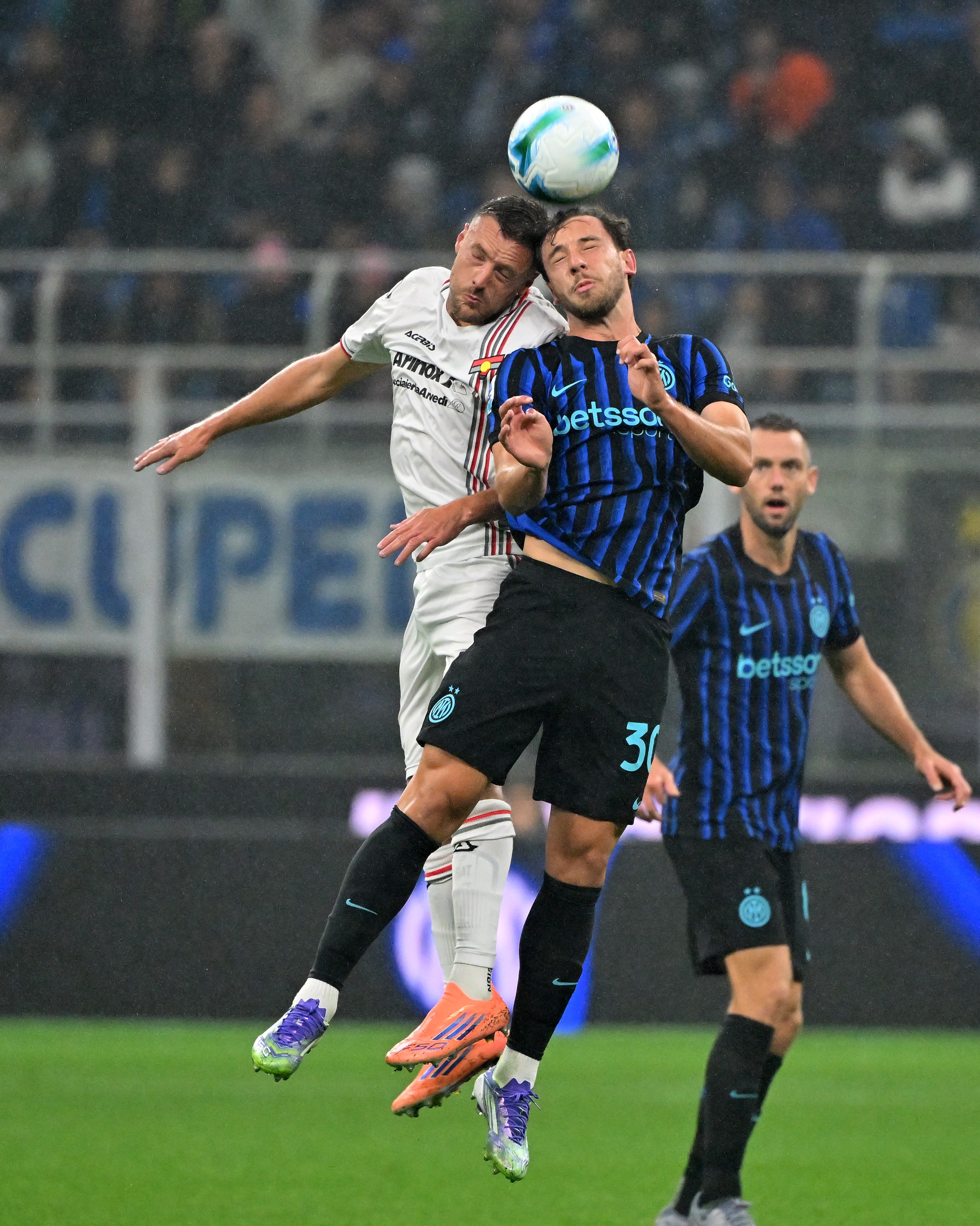 九游游戏中心-里程碑夜国际米兰队长鼓劲，欧冠赛后刷纪录，质疑声仍在，数据趋势出现新变化的简单介绍